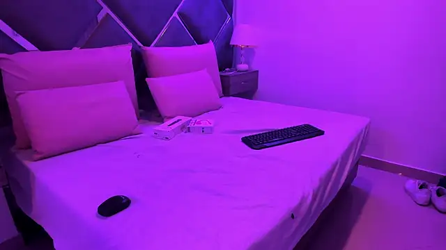 Charlotte Myers online show from October 8, 7:47 pm