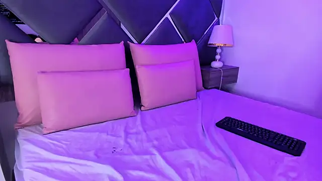 Charlotte Myers online show from September 9, 7:34 pm