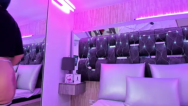 Charlotte Myers online show from March 8, 9:18 pm