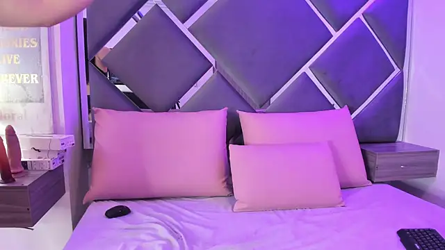 Charlotte Myers online show from October 25, 8:09 pm