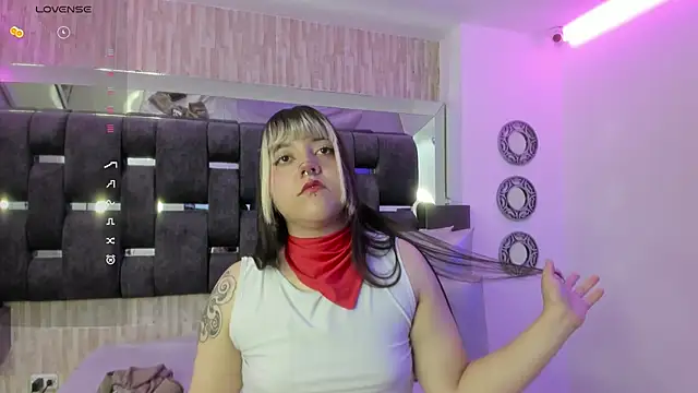 Charlotte Myers online show from February 20, 8:11 pm