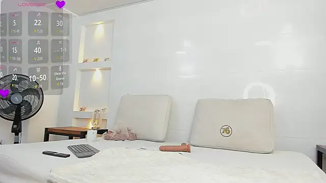Snapshot of Dalia-Prada chatting on July 4, 11:05 am Dalia-Prada online show from July 4, 11:05 am