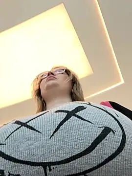 Teya moon  online show from February 5, 10:00 am