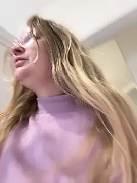 Teya moon  online show from March 30, 5:14 pm