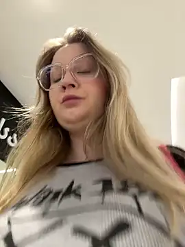 Teya moon  online show from February 4, 3:29 pm