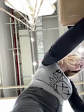 Teya moon  online show from April 8, 2:07 pm