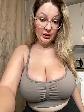 Teya moon  online show from December 19, 5:15 pm