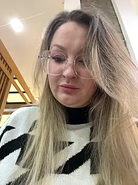 Teya moon  online show from March 8, 3:26 pm