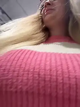 Snapshot of Teya_moon_ chatting on January 5, 11:48 am Teya moon online show from January 5, 11:48 am