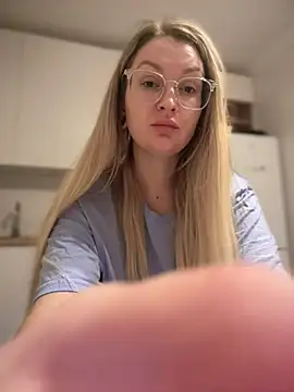 Snapshot of Teya_moon_ chatting on February 27, 9:47 pm Teya moon online show from February 27, 9:47 pm