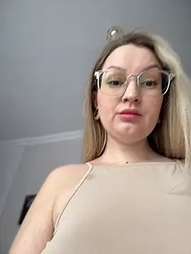 Snapshot of Teya_moon_ chatting on February 6, 11:20 am Teya moon online show from February 6, 11:20 am