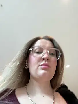 Teya moon  online show from April 10, 12:56 pm