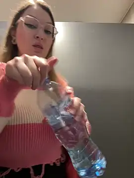 Teya moon  online show from February 10, 9:41 am