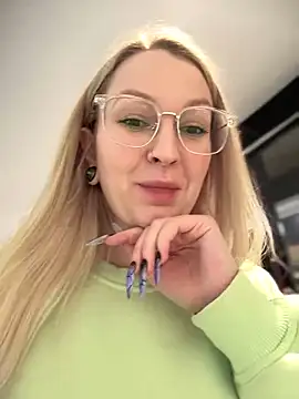 Snapshot of Teya_moon_ chatting on January 4, 10:49 am Teya moon online show from January 4, 10:49 am