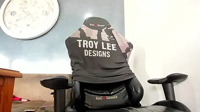 Snapshot of Bryan_Bronx chatting on October 30, 3:09 pm Bryan Bronx online show from October 30, 3:09 pm