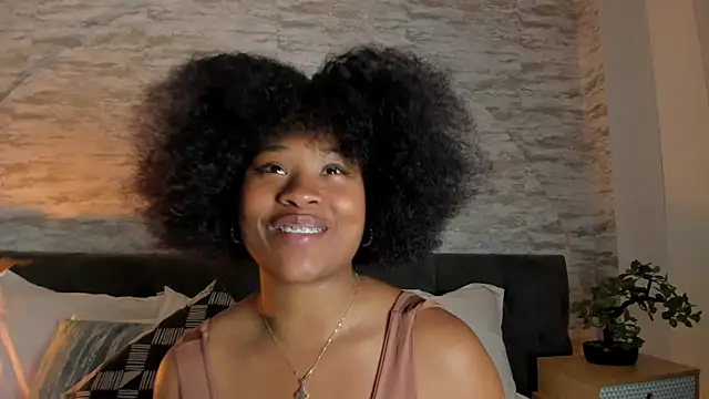 Anneth  M online show from December 4, 7:46 pm