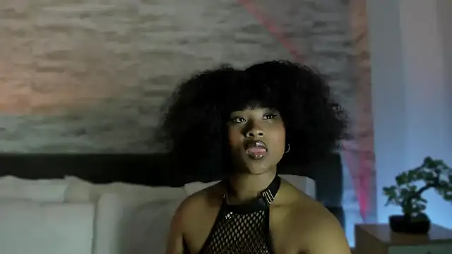 Anneth  M online show from October 25, 7:36 pm