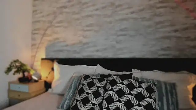 Anneth  M online show from November 5, 7:39 pm