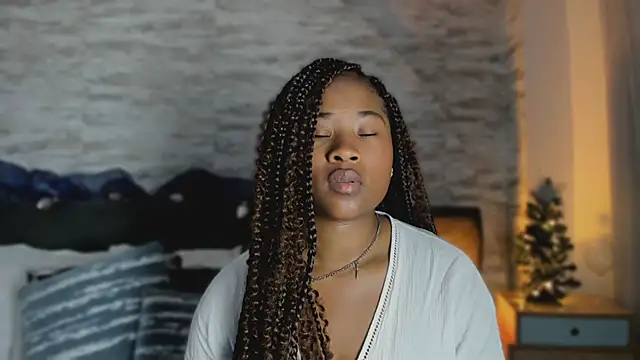 Snapshot of Anneth__M chatting on December 19, 8:00 pm Anneth M online show from December 19, 8:00 pm