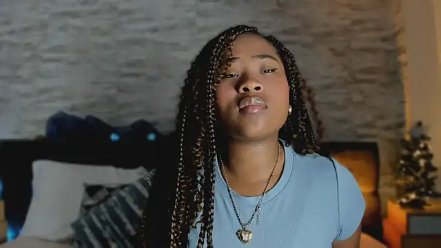 Snapshot of Anneth__M chatting on December 20, 7:39 pm Anneth M online show from December 20, 7:39 pm