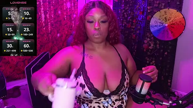 Snapshot of cheriserozequeen chatting on November 21, 12:20 am cheriserozequeen online show from November 21, 12:20 am