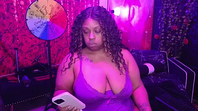 cheriserozequeen online show from April 7, 12:01 am
