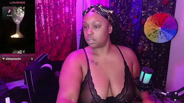 Snapshot of cheriserozequeen chatting on November 13, 10:35 pm cheriserozequeen online show from November 13, 10:35 pm