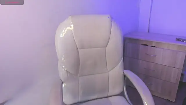 Chanttall  online show from December 3, 3:40 am