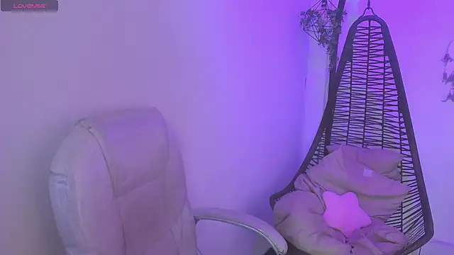 Chanttall  online show from November 19, 4:45 am