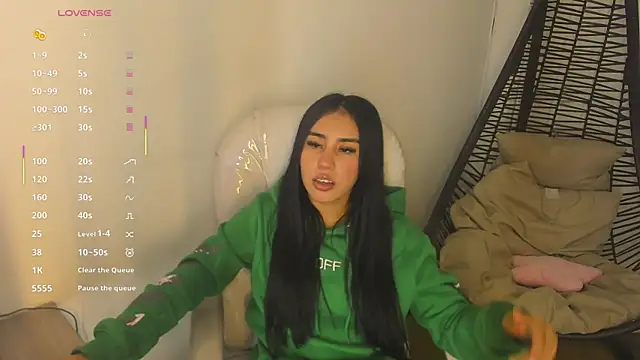 Chanttall  online show from November 18, 4:38 am