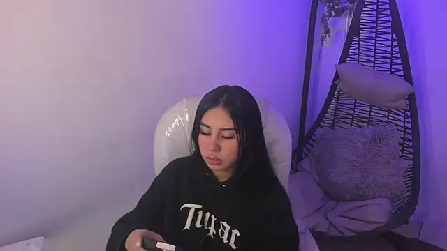 Chanttall  online show from November 22, 5:39 am