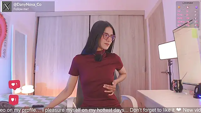 Snapshot of DanyNova_Co chatting on April 21, 9:10 pm DanyNova Co online show from April 21, 9:10 pm