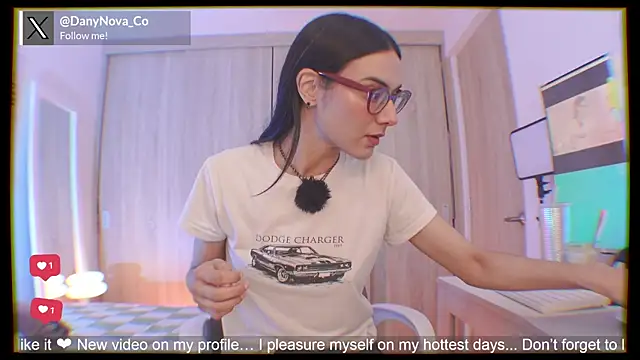 Snapshot of DanyNova_Co chatting on April 19, 9:06 pm DanyNova Co online show from April 19, 9:06 pm