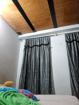 Snapshot of Sofia_Queen17 chatting on February 2, 10:13 am Sofia Queen17 online show from February 2, 10:13 am