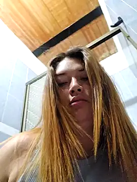 Snapshot of Sofia_Queen17 chatting on February 14, 10:17 am Sofia Queen17 online show from February 14, 10:17 am