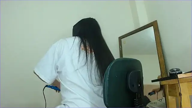 Snapshot of hairy_pussywet chatting on February 20, 12:19 am hairy pussywet online show from February 20, 12:19 am
