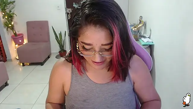 Snapshot of littleangel1_m chatting on February 27, 12:46 am littleangel1 m online show from February 27, 12:46 am