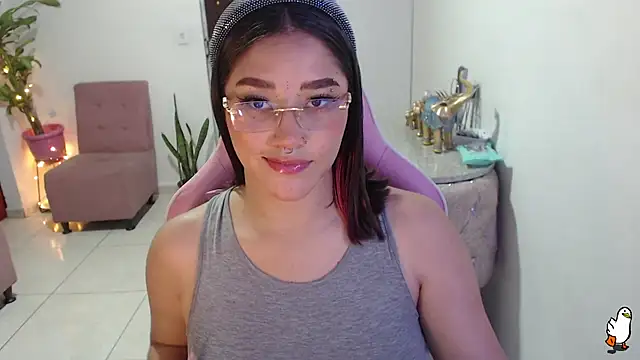 Snapshot of littleangel1_m chatting on February 24, 9:52 pm littleangel1 m online show from February 24, 9:52 pm