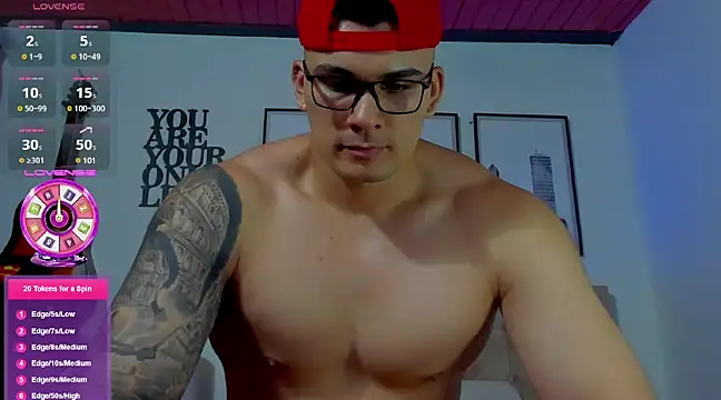 Snapshot of seancarreraa chatting on March 8, 1:06 am seancarreraa online show from March 8, 1:06 am