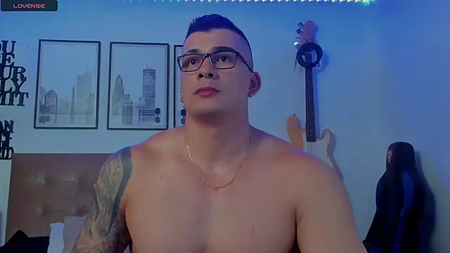 Snapshot of seancarreraa chatting on October 7, 3:18 am seancarreraa online show from October 7, 3:18 am