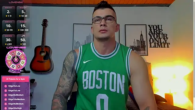 Snapshot of seancarreraa chatting on December 18, 1:34 pm seancarreraa online show from December 18, 1:34 pm