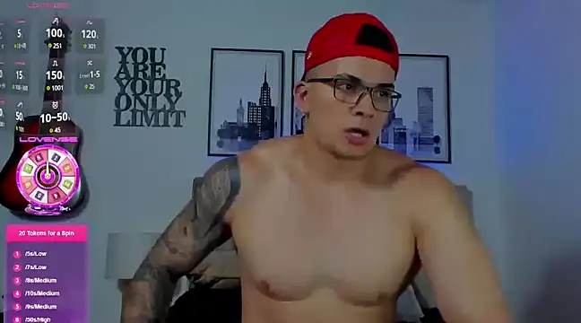Snapshot of seancarreraa chatting on February 21, 7:32 pm seancarreraa online show from February 21, 7:32 pm