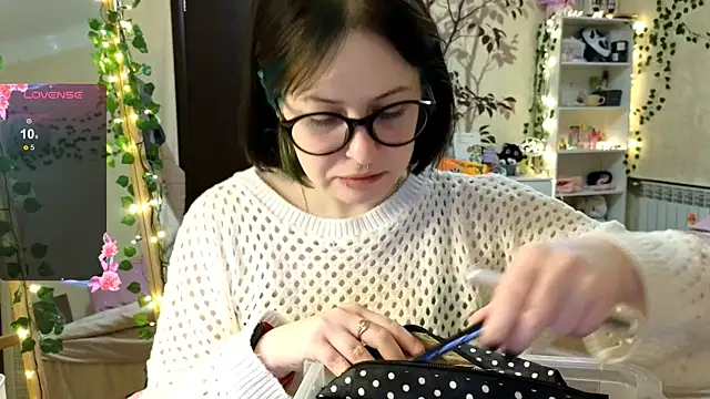 lily noris online show from December 7, 1:08 am