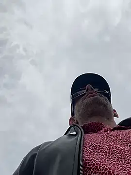 hailzeffn online show from April 12, 9:51 pm