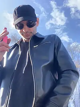 hailzeffn online show from April 7, 2:30 pm