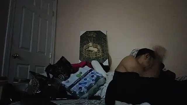 Snapshot of hailzeffn chatting on October 31, 12:29 am hailzeffn online show from October 31, 12:29 am