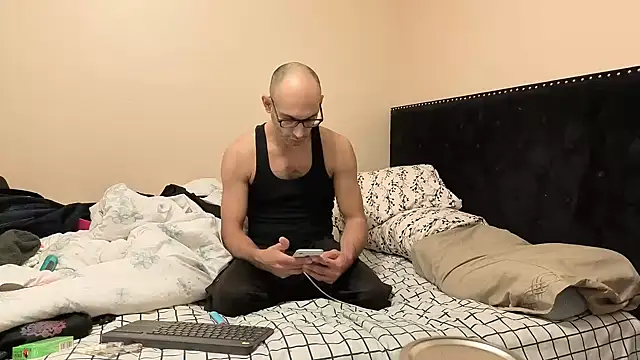 Snapshot of hailzeffn chatting on October 23, 7:18 am hailzeffn online show from October 23, 7:18 am