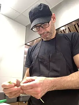 hailzeffn online show from March 18, 1:46 pm