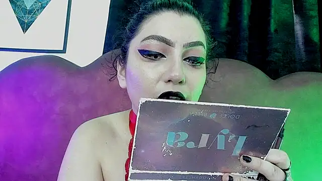 Snapshot of sophy_rock chatting on June 2, 2:39 pm sophy rock online show from June 2, 2:39 pm