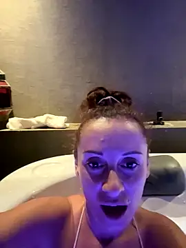 therealbeverlycious online show from October 24, 10:36 am